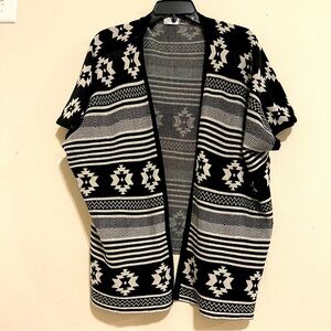 Jon & Anna New York Women’s short sleeve Cardigan Medium oversized -Navajo print